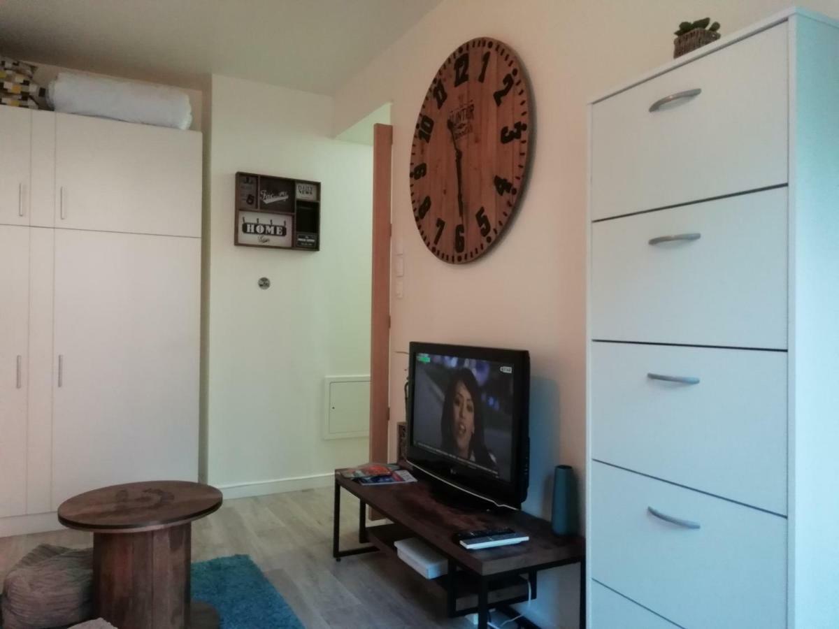 Chic Studio Near Paris Apartment Saint-Denis  Exterior photo